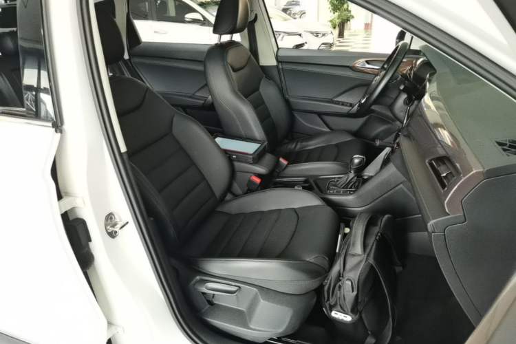 Used Volkswagen Tharu 2021 330TSI All-Wheel Drive Luxury PLUS Version Right Front Seat