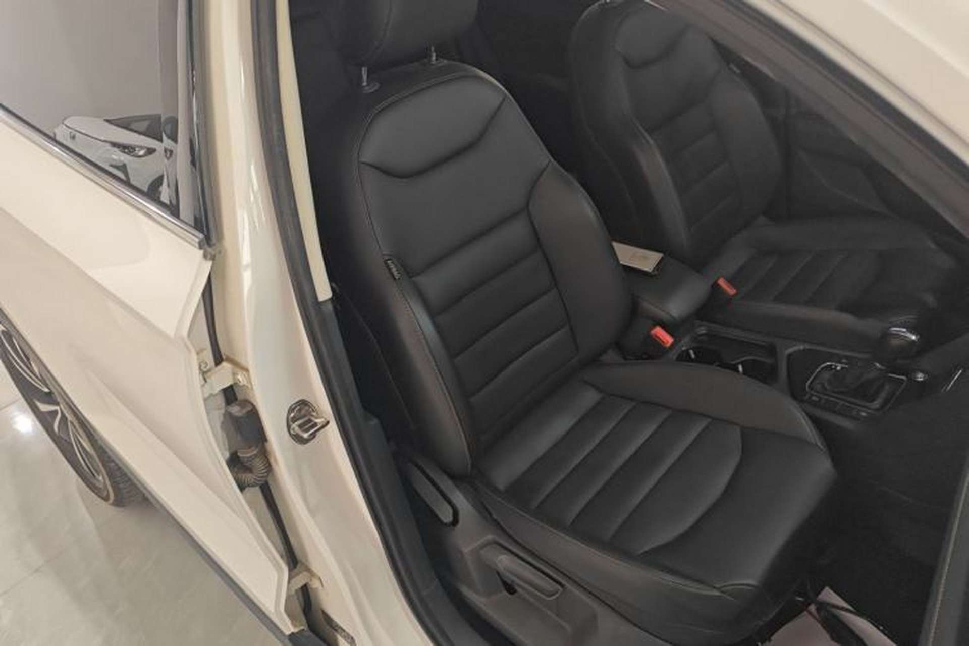 Used Volkswagen Tharu 2021 280TSI Two-Wheel-Drive Luxury Plus Edition Right Front Seat