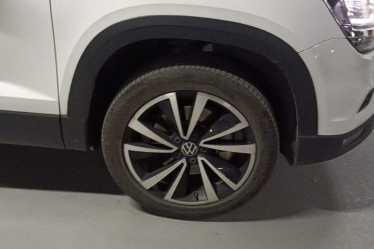 Used Volkswagen Tharu 2021 280TSI Two-Wheel-Drive Luxury Plus Edition Right Front Wheel Hub