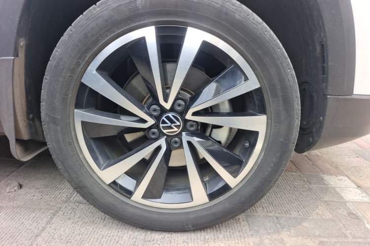 Used Volkswagen Tharu 2021 280TSI Two-Wheel-Drive Luxury Plus Edition Right Front Wheel Hub