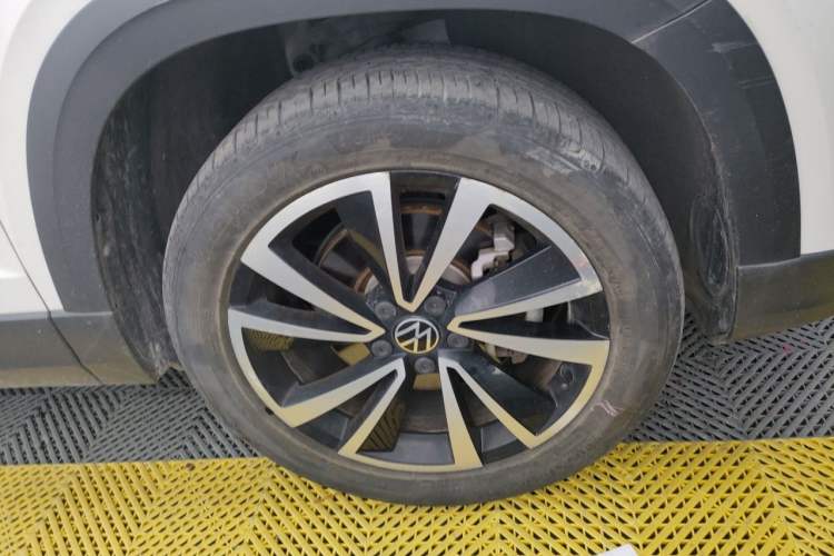 Used Volkswagen Tharu 2021 280TSI Two-Wheel-Drive Luxury Plus Edition Right Front Wheel Hub