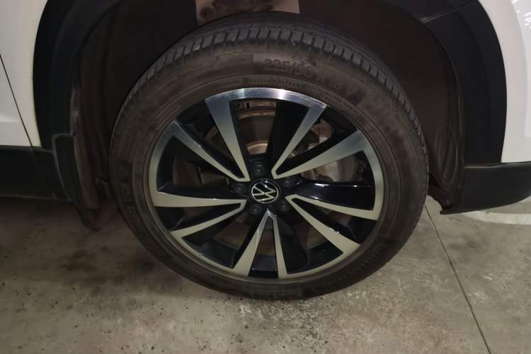 Used Volkswagen Tharu 2021 280TSI Two-Wheel-Drive Luxury Plus Edition Right Front Wheel Hub
