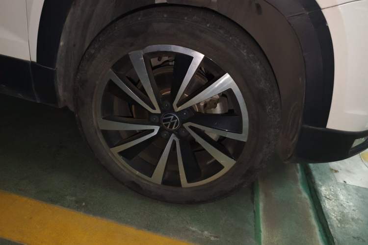 Used Volkswagen Tharu 2021 280TSI Two-Wheel-Drive Luxury Plus Edition Right Front Wheel Hub