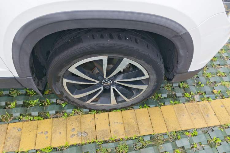 Used Volkswagen Tharu 2021 280TSI Two-Wheel-Drive Luxury Plus Edition Right Front Wheel Hub