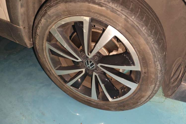 Used Volkswagen Tharu 2021 280TSI Two-Wheel-Drive Luxury Plus Edition Right Front Wheel Hub