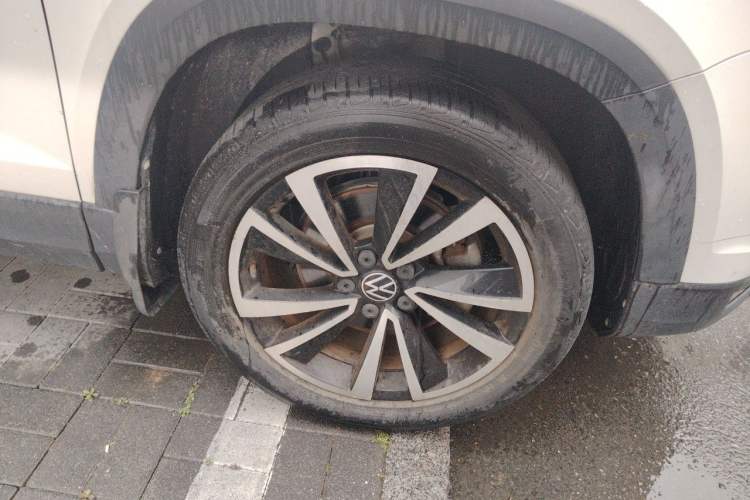 Used Volkswagen Tharu 2021 280TSI Two-Wheel-Drive Luxury Plus Edition Right Front Wheel Hub