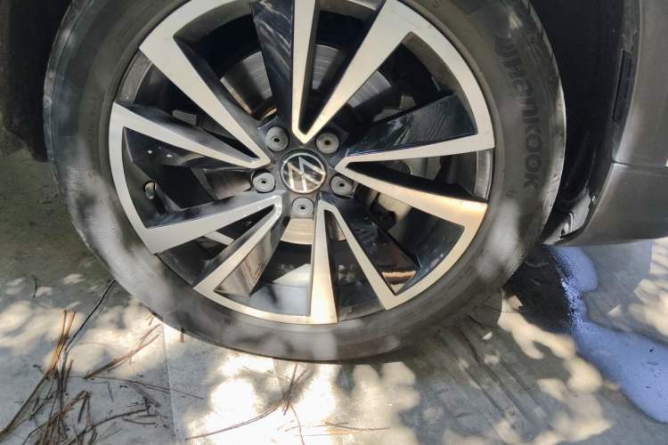 Used Volkswagen Tharu 2021 280TSI Two-Wheel-Drive Luxury Plus Edition Right Front Wheel Hub