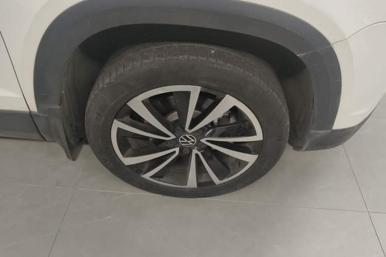 Used Volkswagen Tharu 2021 280TSI Two-Wheel-Drive Luxury Plus Edition Right Front Wheel Hub