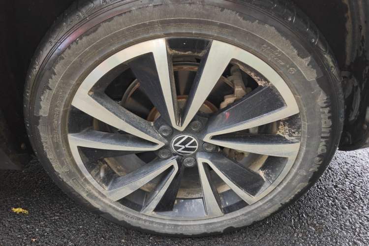 Used Volkswagen Tharu 2021 280TSI Two-Wheel-Drive Luxury Plus Edition Right Front Wheel Hub