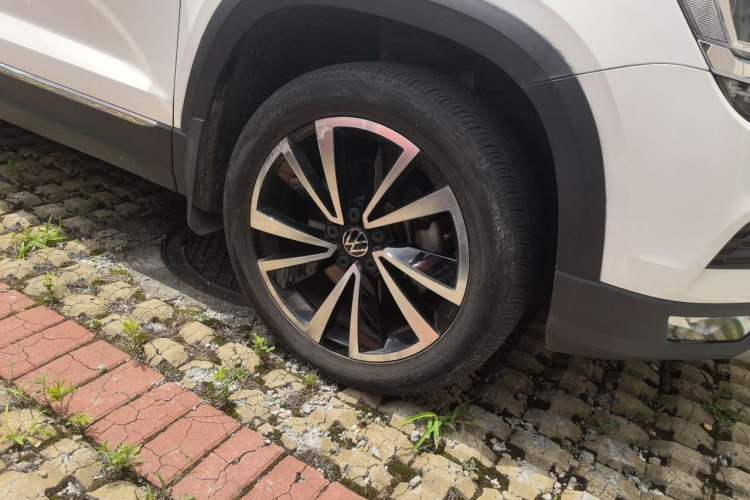 Used Volkswagen Tharu 2021 330TSI All-Wheel Drive Luxury PLUS Version Right Front Wheel Hub