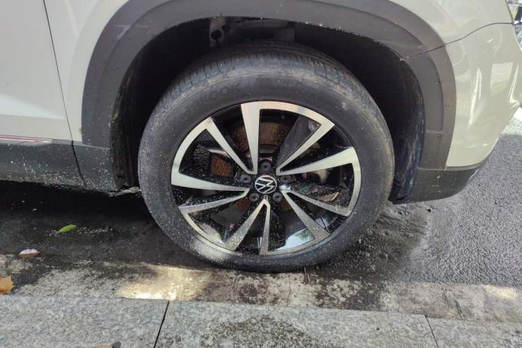 Used Volkswagen Tharu 2021 330TSI All-Wheel Drive Luxury PLUS Version Right Front Wheel Hub