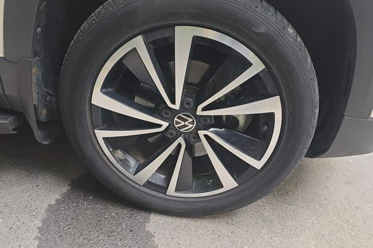 Used Volkswagen Tharu 2021 280TSI Two-Wheel-Drive Luxury Plus Edition Right Front Wheel Hub