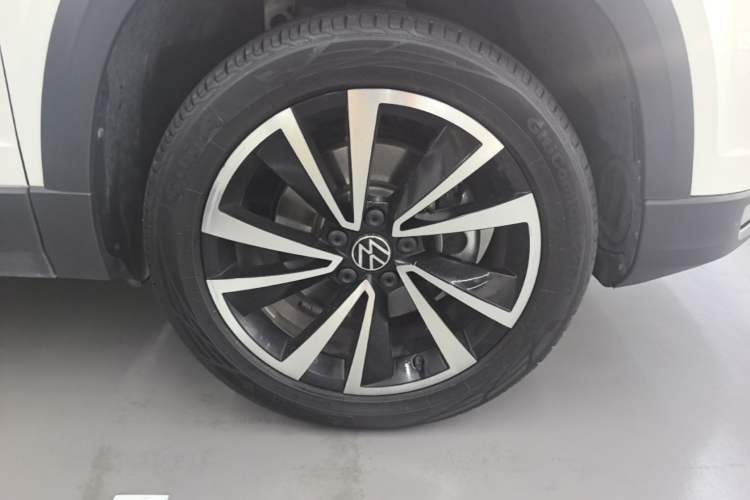 Used Volkswagen Tharu 2021 280TSI Two-Wheel-Drive Luxury Plus Edition Right Front Wheel Hub