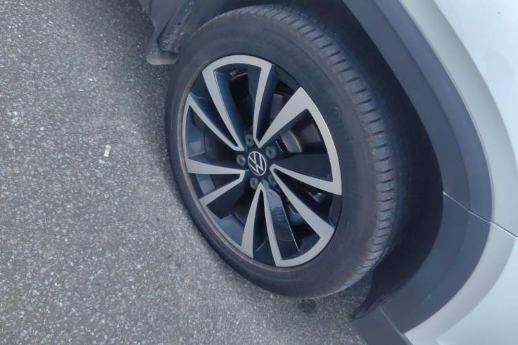 Used Volkswagen Tharu 2021 280TSI Two-Wheel-Drive Luxury Plus Edition Right Front Wheel Hub