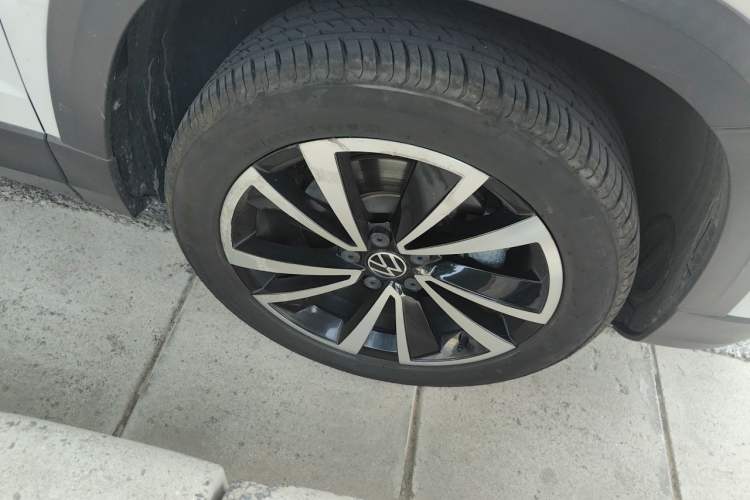 Used Volkswagen Tharu 2021 280TSI Two-Wheel-Drive Luxury Plus Edition Right Front Wheel Hub