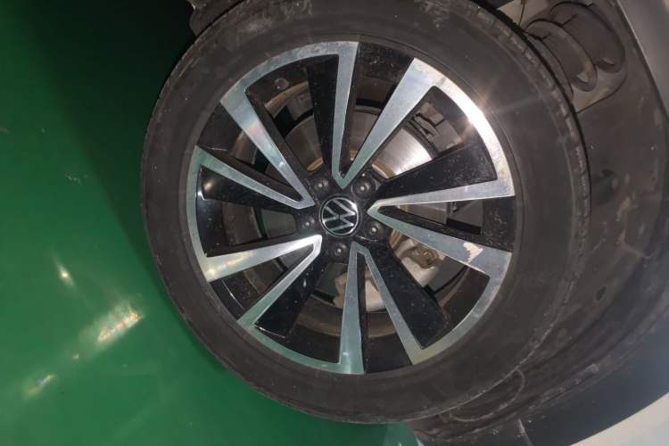 Used Volkswagen Tharu 2021 280TSI Two-Wheel-Drive Luxury Plus Edition Right Front Wheel Hub
