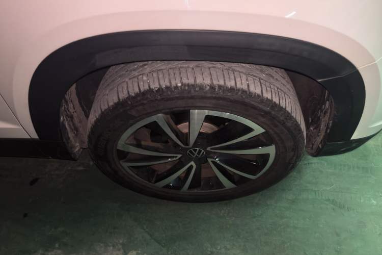 Used Volkswagen Tharu 2021 280TSI Two-Wheel-Drive Luxury Plus Edition Right Front Wheel Hub