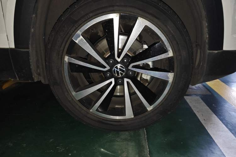 Used Volkswagen Tharu 2021 280TSI Two-Wheel-Drive Luxury Plus Edition Right Front Wheel Hub