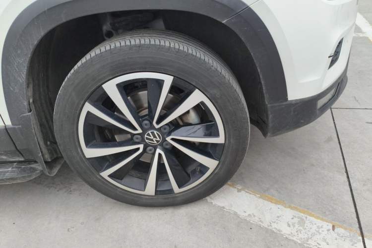 Used Volkswagen Tharu 2021 280TSI Two-Wheel-Drive Luxury Plus Edition Right Front Wheel Hub