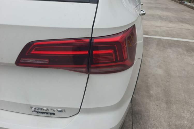 Used Volkswagen Tharu 2021 330TSI All-Wheel Drive Luxury PLUS Version Right Rear Taillight