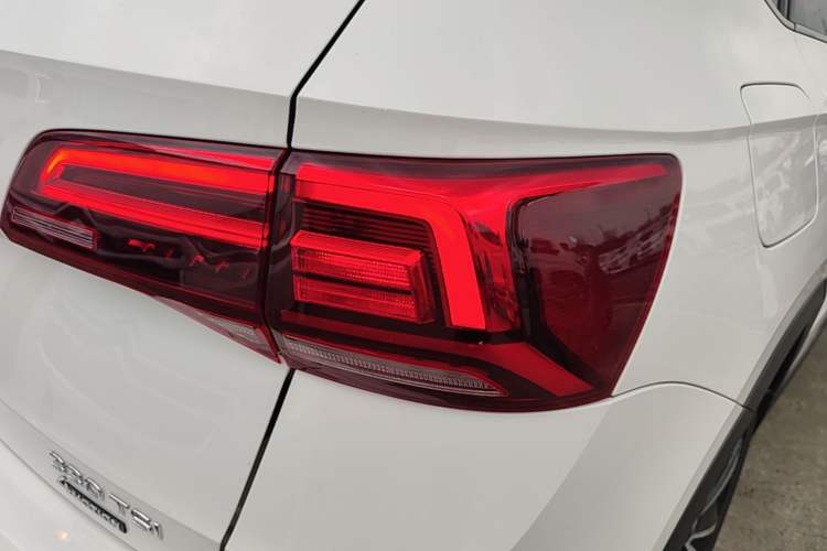 Used Volkswagen Tharu 2021 330TSI All-Wheel Drive Luxury PLUS Version Right Rear Taillight
