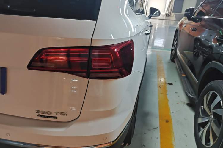Used Volkswagen Tharu 2021 330TSI All-Wheel Drive Luxury PLUS Version Right Rear Taillight