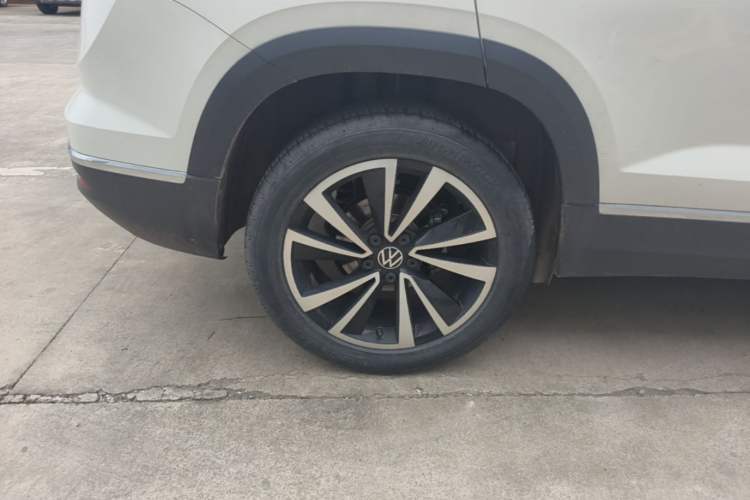 Used Volkswagen Tharu 2021 330TSI All-Wheel Drive Luxury PLUS Version Right Rear Wheel Hub