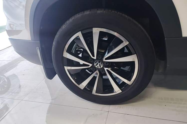 Used Volkswagen Tharu 2021 280TSI Two-Wheel-Drive Luxury Plus Edition Right Rear Wheel Hub