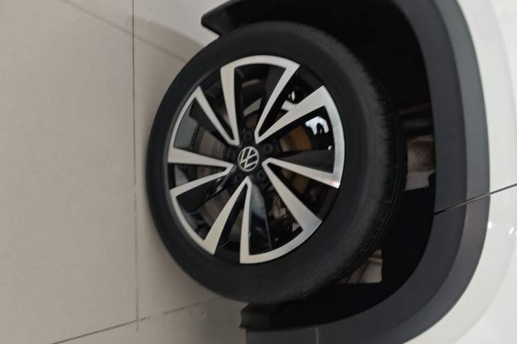 Used Volkswagen Tharu 2021 280TSI Two-Wheel-Drive Luxury Plus Edition Right Rear Wheel Hub