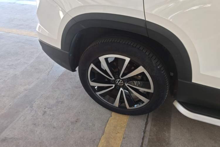 Used Volkswagen Tharu 2021 280TSI Two-Wheel-Drive Luxury Plus Edition Right Rear Wheel Hub