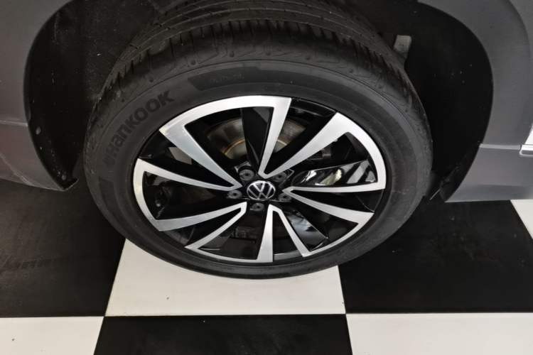 Used Volkswagen Tharu 2021 330TSI All-Wheel Drive Luxury PLUS Version Right Rear Wheel Hub