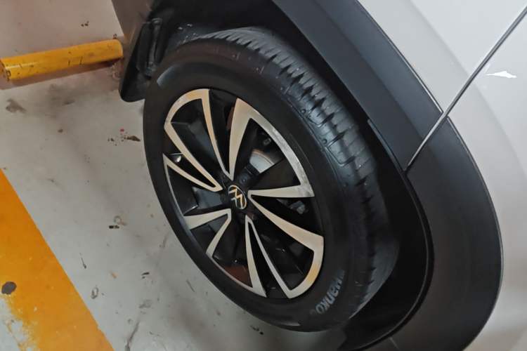 Used Volkswagen Tharu 2021 330TSI All-Wheel Drive Luxury PLUS Version Right Rear Wheel Hub