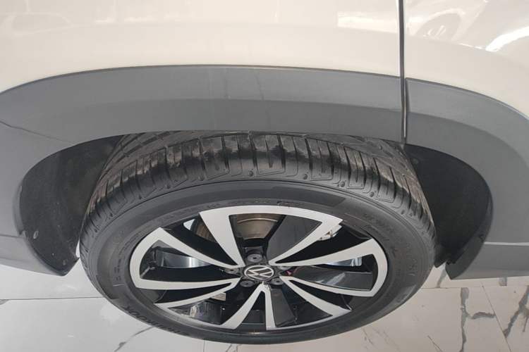 Used Volkswagen Tharu 2021 280TSI Two-Wheel-Drive Luxury Plus Edition Right Rear Wheel Hub