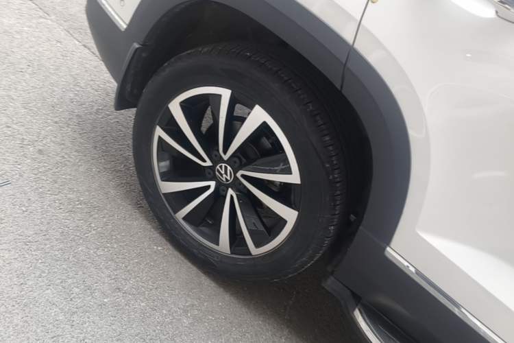 Used Volkswagen Tharu 2021 330TSI Four-Wheel Drive Flagship Edition Right Rear Wheel Hub