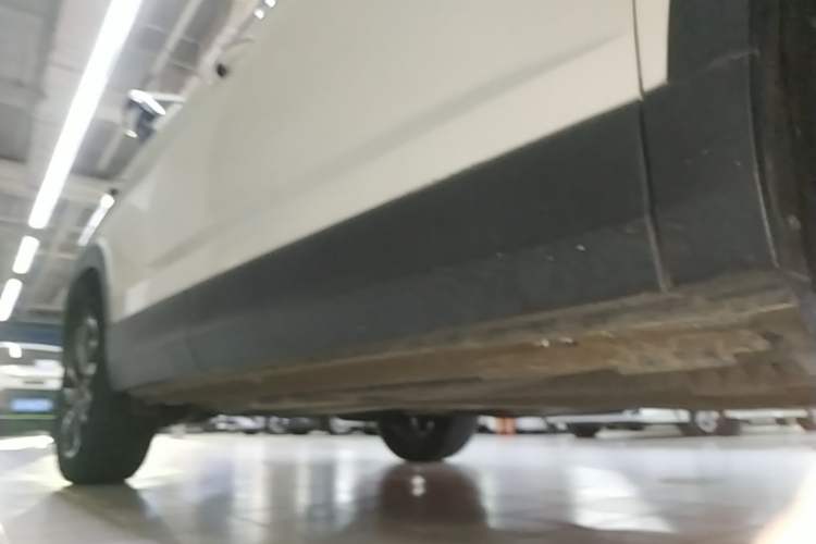 Used Volkswagen Tharu 2021 280TSI Two-Wheel-Drive Luxury Plus Edition Right Side Sill