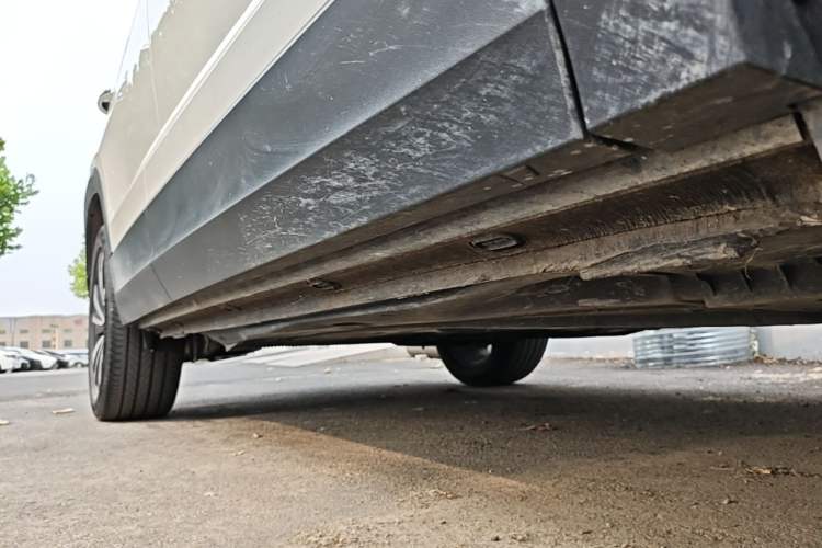 Used Volkswagen Tharu 2021 280TSI Two-Wheel-Drive Luxury Plus Edition Right Side Sill