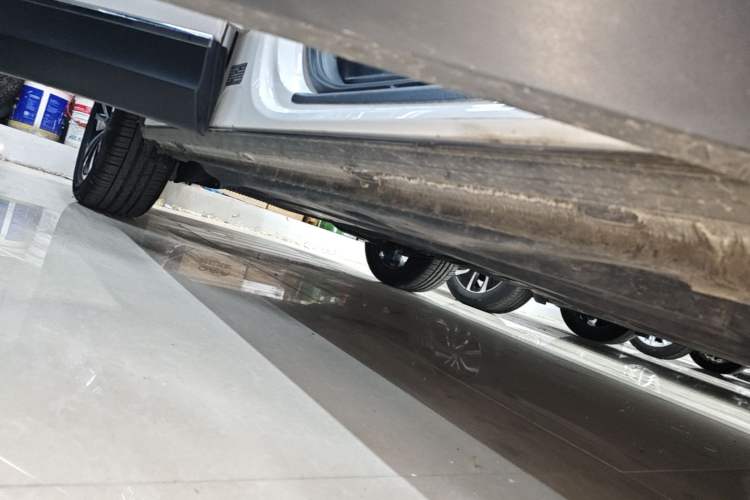 Used Volkswagen Tharu 2021 330TSI All-Wheel Drive Luxury PLUS Version Right Side Sill