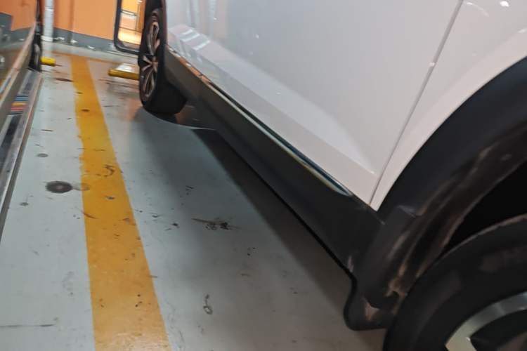 Used Volkswagen Tharu 2021 330TSI All-Wheel Drive Luxury PLUS Version Right Side Sill