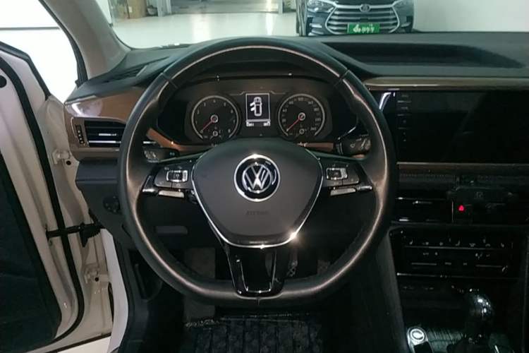 Used Volkswagen Tharu 2021 280TSI Two-Wheel-Drive Luxury Plus Edition Steering Wheel
