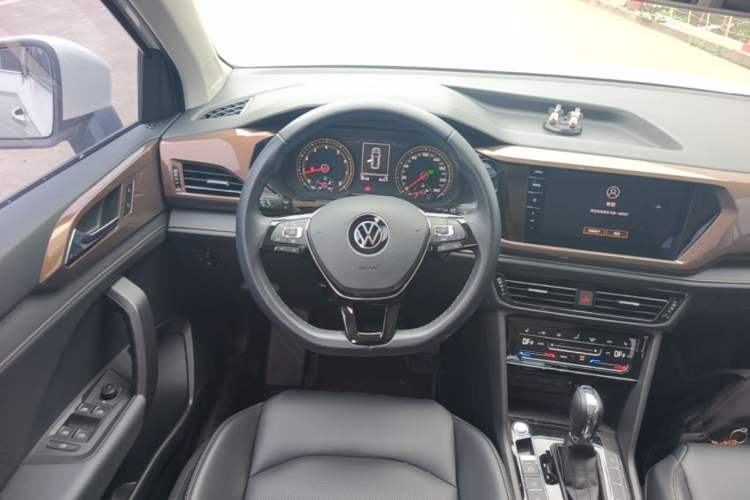Used Volkswagen Tharu 2021 330TSI All-Wheel Drive Luxury PLUS Version Steering Wheel