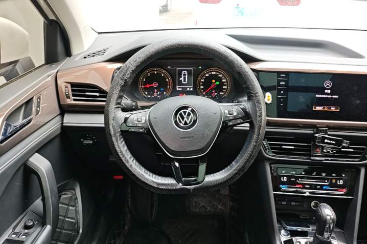 Used Volkswagen Tharu 2021 280TSI Two-Wheel-Drive Luxury Plus Edition Steering Wheel