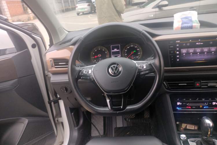 Used Volkswagen Tharu 2021 280TSI Two-Wheel-Drive Luxury Plus Edition Steering Wheel