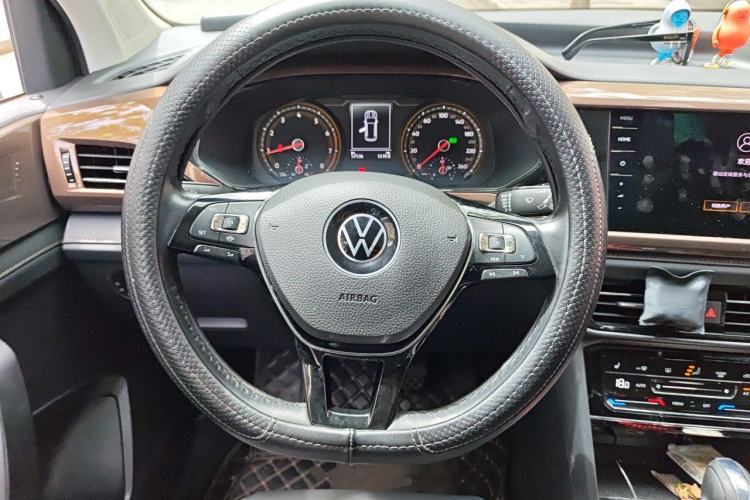 Used Volkswagen Tharu 2021 330TSI All-Wheel Drive Luxury PLUS Version Steering Wheel