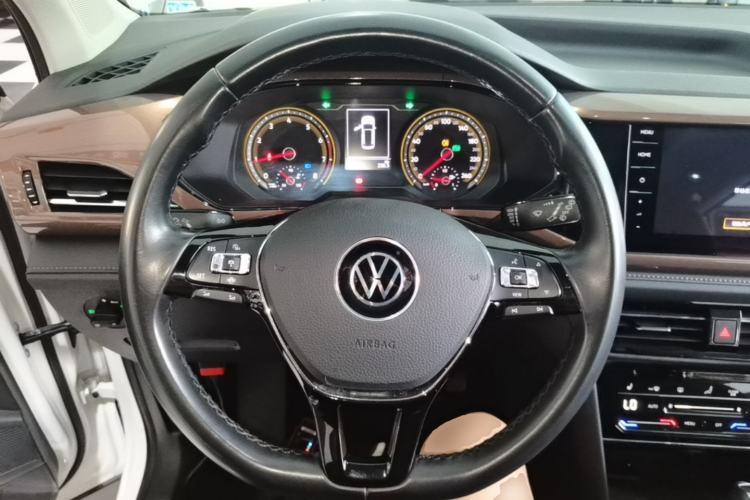 Used Volkswagen Tharu 2021 330TSI All-Wheel Drive Luxury PLUS Version Steering Wheel