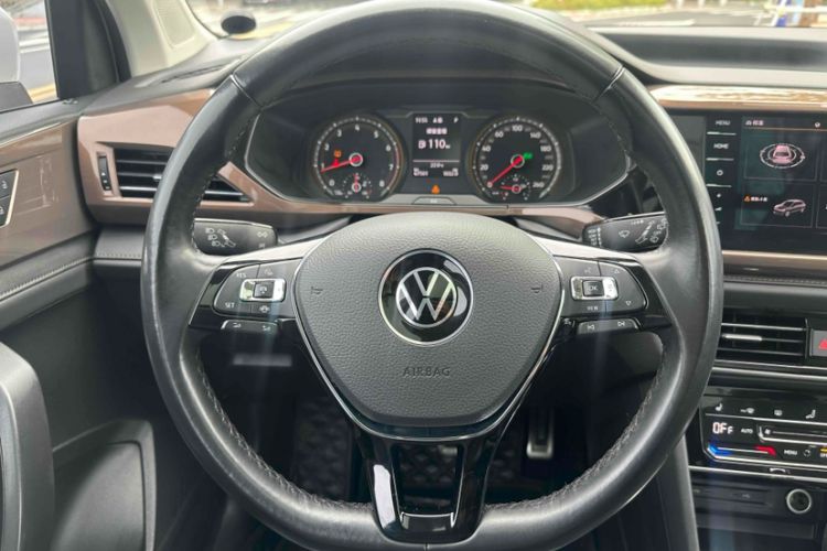 Used Volkswagen Tharu 2021 330TSI All-Wheel Drive Luxury PLUS Version Steering Wheel