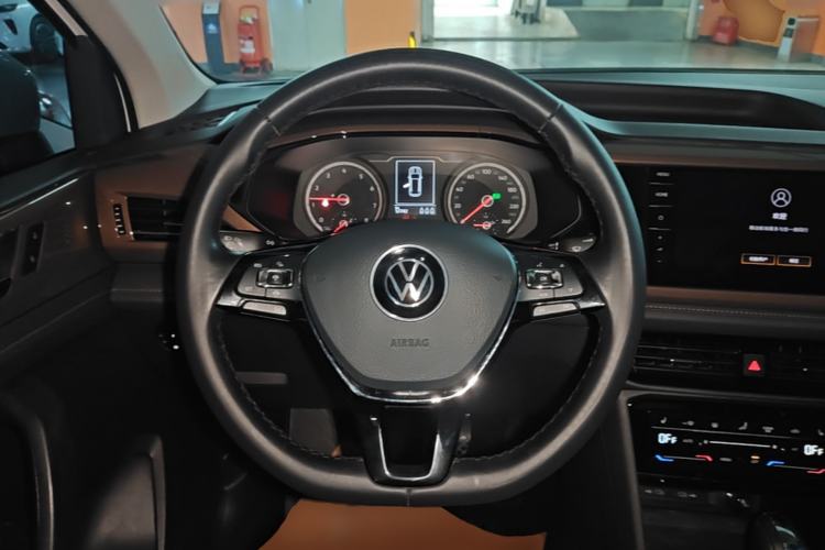 Used Volkswagen Tharu 2021 330TSI All-Wheel Drive Luxury PLUS Version Steering Wheel