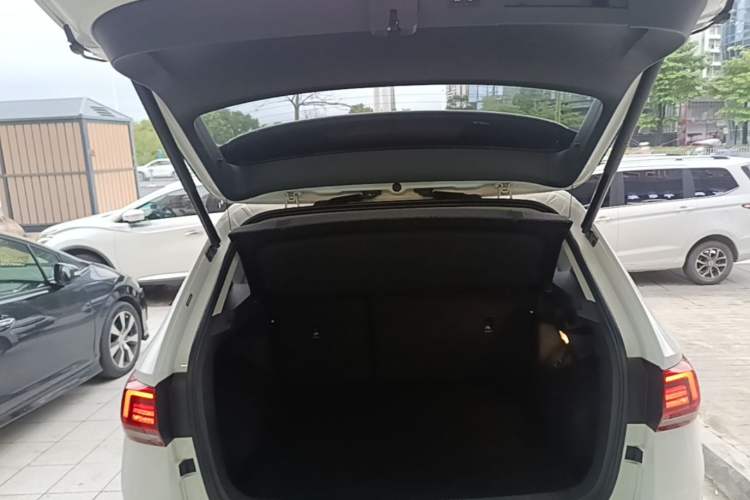Used Volkswagen Tharu 2021 280TSI Two-Wheel Drive Comfort Edition Trunk