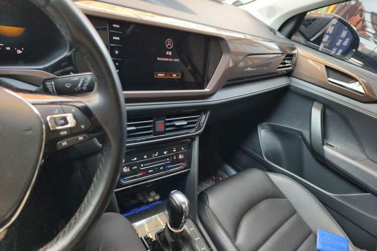 Used Volkswagen Tharu 2022 280TSI Two-Wheel-Drive Luxury Edition Audio And AC Panel