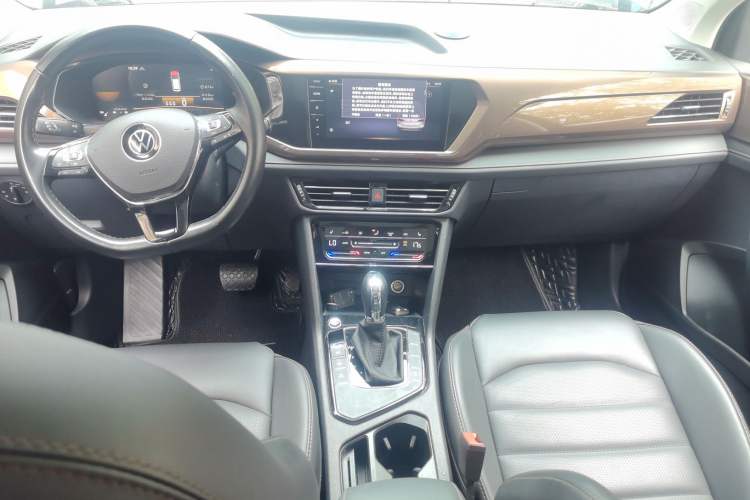 Used Volkswagen Tharu 2022 280TSI Two-Wheel-Drive Luxury Edition Center Console