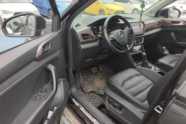 Used Volkswagen Tharu 2022 280TSI Two-Wheel-Drive Luxury Edition Driver Seat
